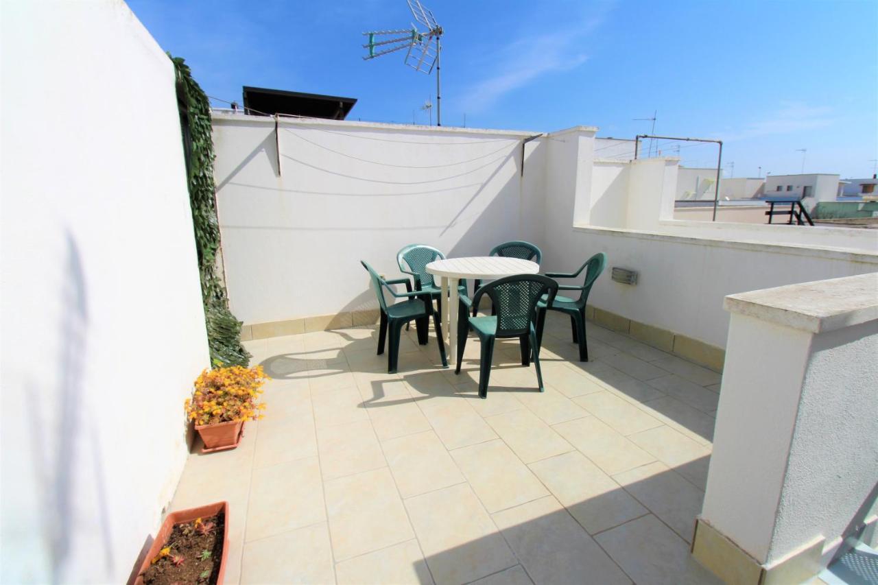 Trilocale Arancione Climatizzato Con Terrazza Panoramica Apartment Torre San Giovanni Ugento Bagian luar foto