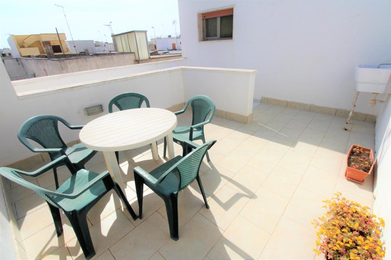 Trilocale Arancione Climatizzato Con Terrazza Panoramica Apartment Torre San Giovanni Ugento Bagian luar foto